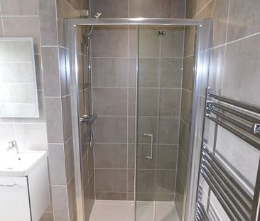 2 bedroom apartment to let - Photo 5