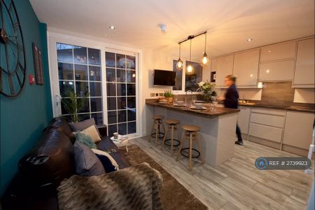 1 bedroom in a house share to rent - Photo 3