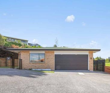 Large Family Home, freshly renovated and ready - Photo 3