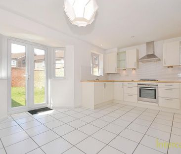 4 bedroom link detached house to rent - Photo 2