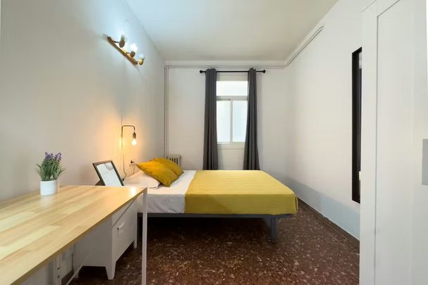 Carrer de la Mare de Déu del Carmel, Barcelona, Catalonia 08022 - Photo 1