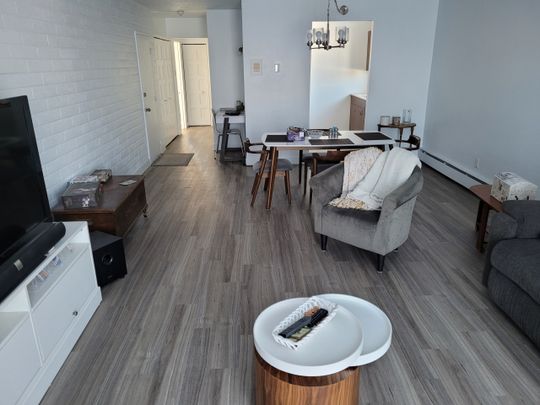 Grand 4½ rénové à louer Secteur Université et Mont-Bellevue. - Photo 1