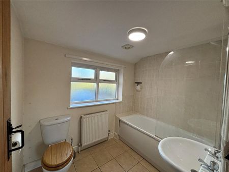 3 bedroom semi-detached house to rent - Photo 4