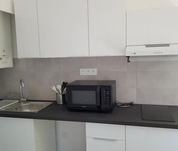 F1 28.35 m², balcon. Cuisine indépendante équipée. - Photo 4