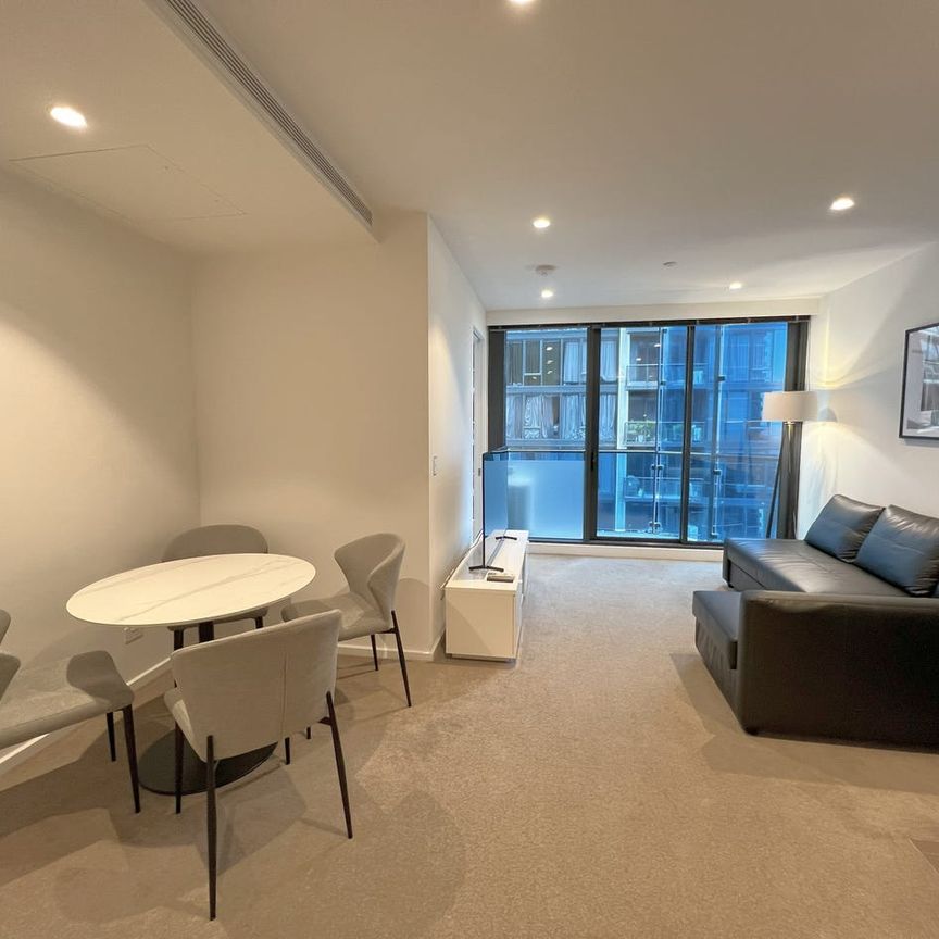 Furnished Two Bedroom Two Bathroom Apartment in at Level 20! - Photo 1