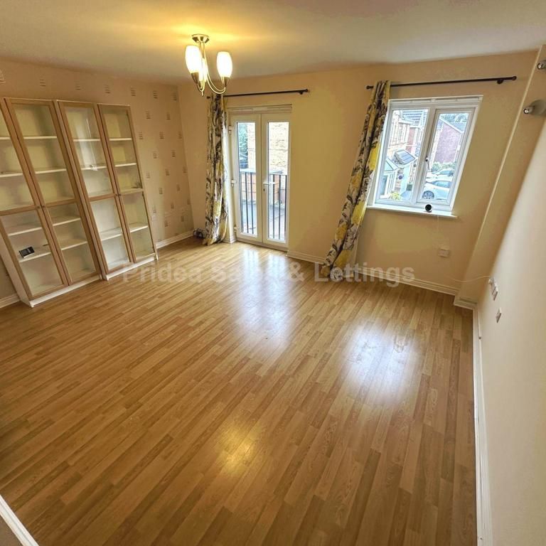 3 bedroom semi-detached house to rent - Photo 1