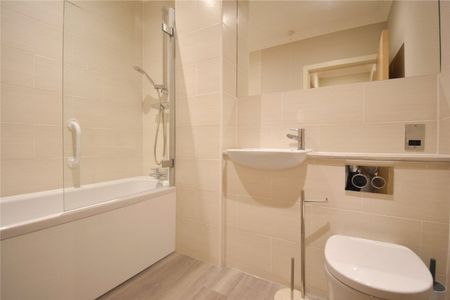 Well presented 2 bedroom second floor apartment for rent in Cambridge convenient for the City centre, Addenbrookes and station. Large balcony. Allocated parking. GCH. Unfurnished. - Photo 4