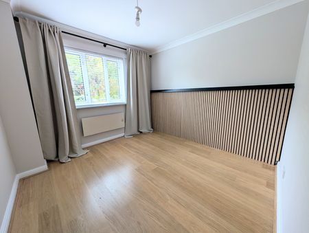 Newly Decorated 1 Bed Maisonette - Photo 2