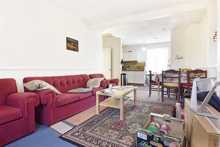 2 bedroom flat to rent - Photo 3