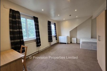 3 Bedroom Houses in Burley - Photo 2