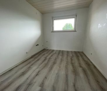 Renoviert und Einzugsbereit! 2-Zi.-Wohnung mit Loggia & Garage - Photo 3