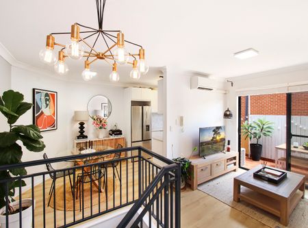 Renovated, split level, lifestyle apartment - Photo 2