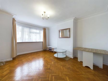 Otterburn Gardens, Isleworth - 2 bedrooms Property for lettings - Chasebuchanan - Photo 5