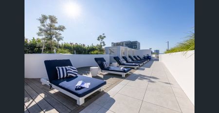 MODERN 2 BEDROOM WITH RESORT AMENITIES INCLUDED. - Photo 5