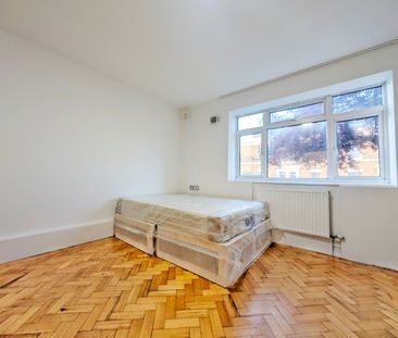 Studio Flat, Denman House, N16 - Photo 2