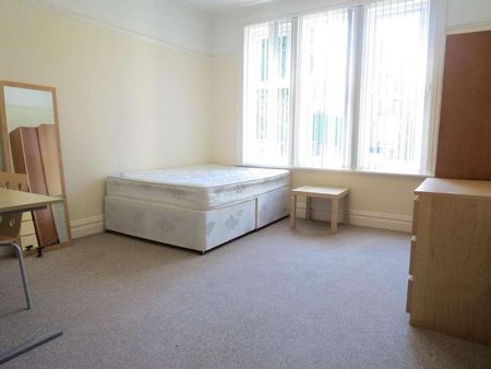 Bedroom House In Bournemouth, BH9 - Photo 4