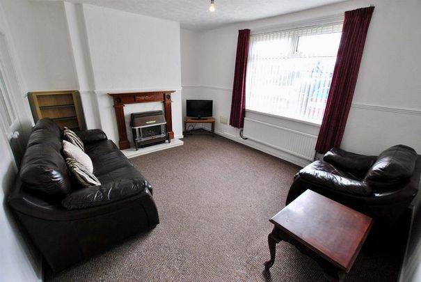 4 bedroom semi-detached house to rent - Photo 1