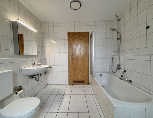 zentral wohnen mit fußläufiger Anbindung zu AUDI/Innenstadt, helle 2,5-Zi-DG-Wohnung - Foto 1