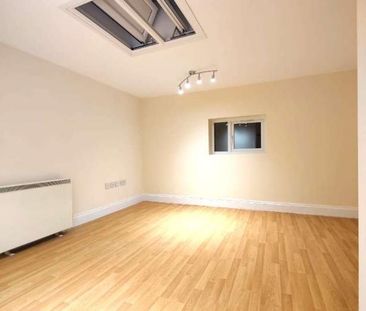 North Parade, Edgware, HA8 - Photo 2