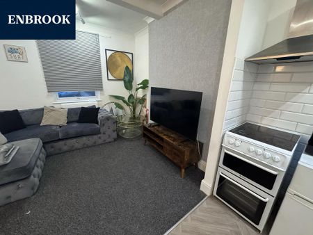 1 bedroom in a house share to rent - Photo 2