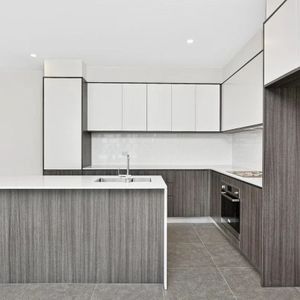 Ultra-convenient Modern Apartment - Photo 2