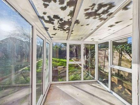 Crookham Close, Tadley, RG26 - Photo 2