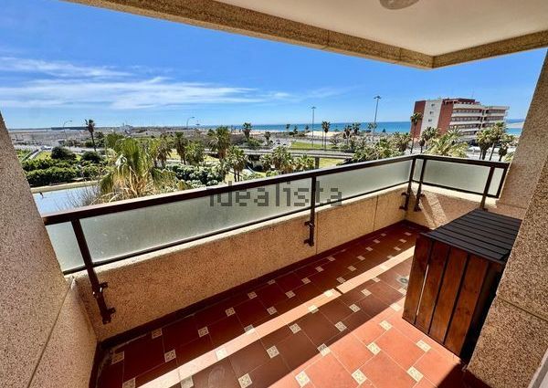 Alquiler de piso en Calle Adelfa