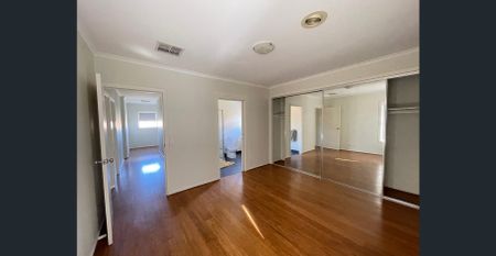 Freshly Painted 3-Bedroom Ground Floor Home with Double Garage in Melton - Photo 5