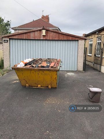 4 bedroom semi-detached house to rent - Photo 4