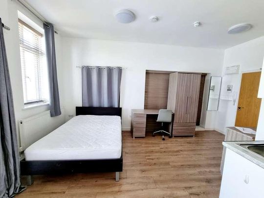 Burnside Road Studio Chadwell Heath, RM8 - Photo 1