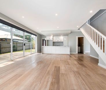 Luxurious townhouse, heart of Blackburn South - Photo 5