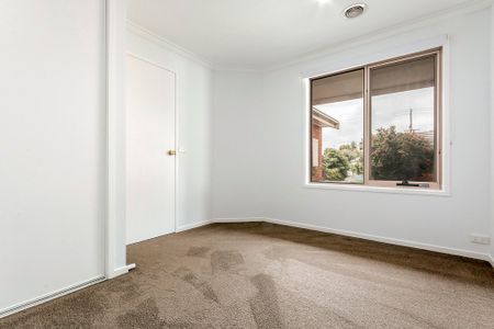 FANTASTIC UNIT IN PERFECT LOCATION. - Photo 5