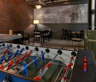 Premier Ensuite in a 13 bed apartment - Photo 2