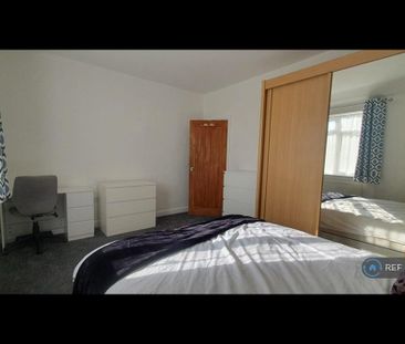 1 bedroom in a house share to rent - Photo 3