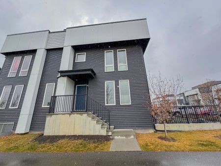 Private Rooftop Patio & Bonus Room | 2 Bed Townhouse In Vibrant Seton - Photo 5