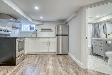 $1,399 / 1 br / 1 ba / 675 sqft 37 Garfield ave N unit 3 - Photo 4