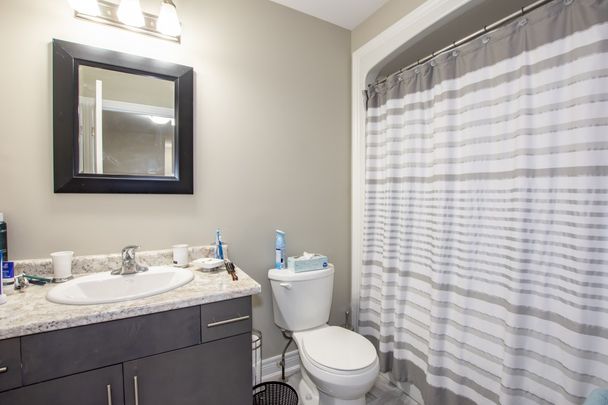 **STUNNING** 3 Bedroom Townhouse in St. Catharines!! - Photo 1