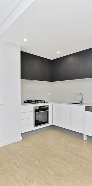 DESIGNER 1 BEDROOM APARTMENT - Photo 1