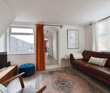 2 bedroom ground floor flat to rent - Photo 2