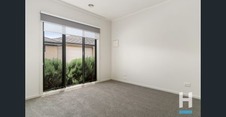 Spacious 3-Bedroom Home with Two Living Zones - Photo 5