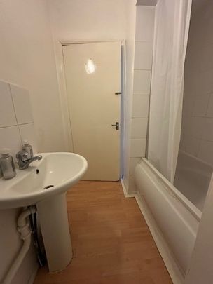 Room in a Shared House, St. Pauls Street, BN2 - Photo 1