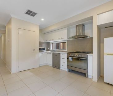 Heart of Thornhill Park - Photo 6