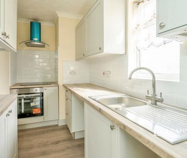 2 bedroom semi-detached house to rent - Photo 5