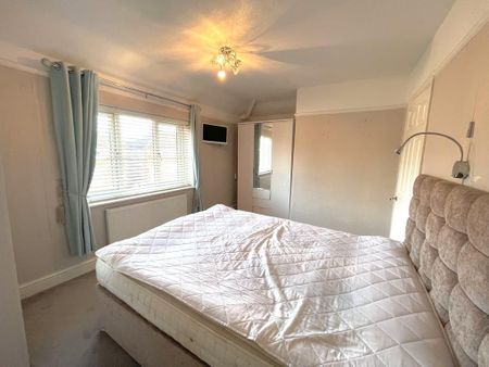 2 bedroom end of terrace house to rent - Photo 3