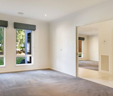 EXTRA LARGE FAMILY HOME IN EXCLUSIVE POCKET OF WANTIRNA SOUTH - Photo 4