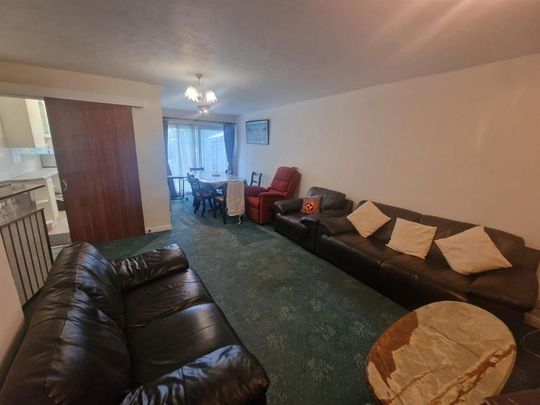 4 bedroom terraced house to rent - Photo 1