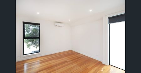 Park Life in West Footscray - Photo 4