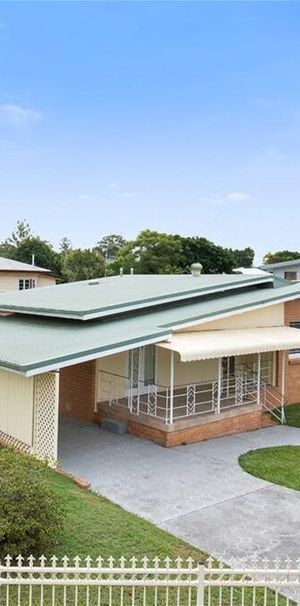 Renovated and Spacious 2-Bedrooms Granny Flat with Solar Panels - Photo 1