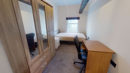 8 Bed Student Accommodation - Photo 5