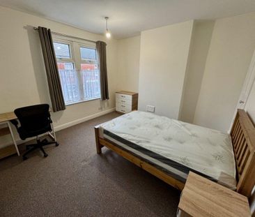 4 bedroom terraced house to rent - Photo 2